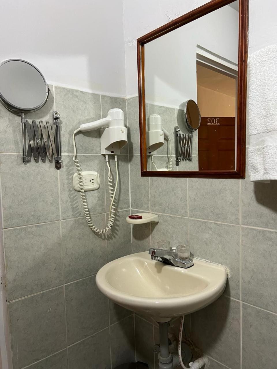 Hotel Armenia Centro المظهر الخارجي الصورة